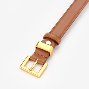 Cinto Ísis em couro legítimo com fivela dourada. Elegante, durável e versátil, ideal para looks casuais ou formais. Disponível em diversas cores.