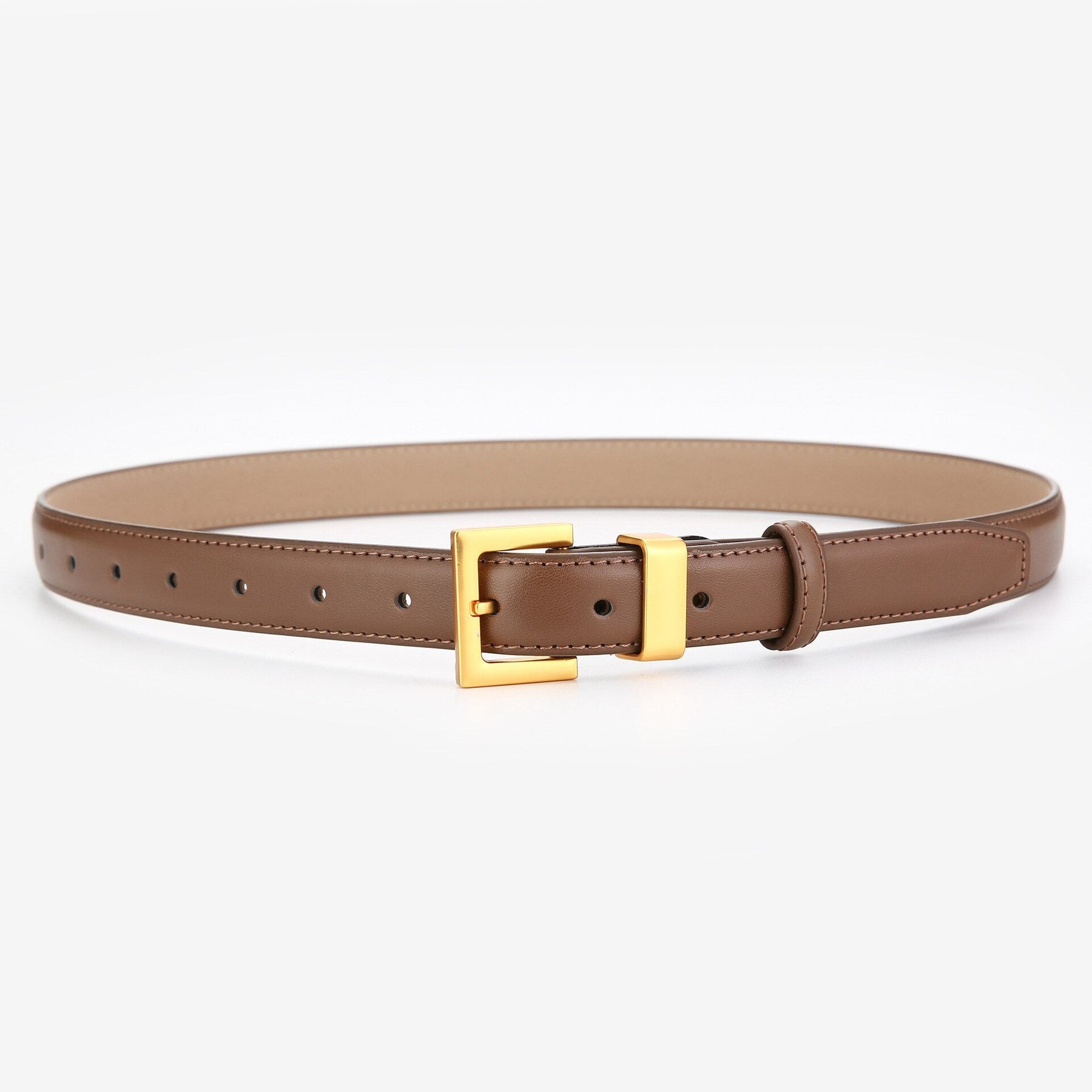 Cinto Ísis em couro legítimo com fivela dourada. Elegante, durável e versátil, ideal para looks casuais ou formais. Disponível em diversas cores.
