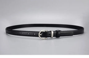 Cinto Ívina em couro legítimo com fivela prateada. Elegante, durável e versátil, com acabamento refinado e ideal para looks casuais ou formais.