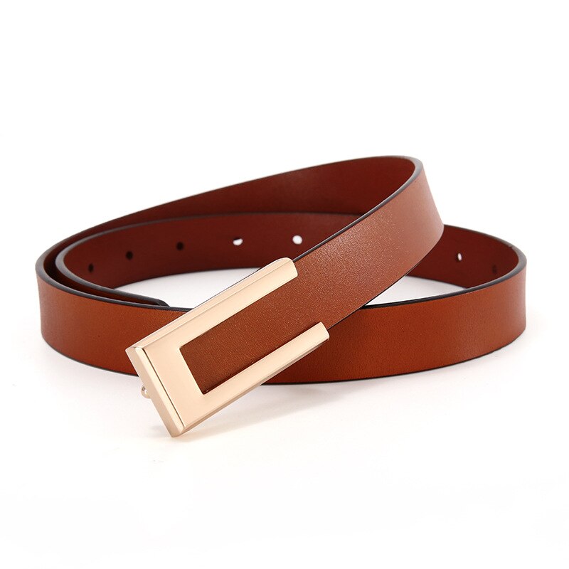 Cinto Jéssica em couro legítimo com fivela dourada. Elegante, durável e versátil, é ideal para looks casuais ou formais com toque sofisticado.