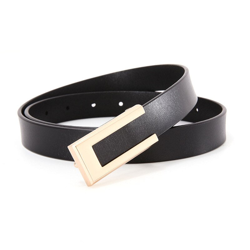 Cinto Jéssica em couro legítimo com fivela dourada. Elegante, durável e versátil, é ideal para looks casuais ou formais com toque sofisticado.
