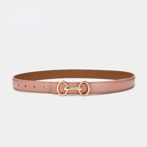 Cinto Júlia em couro legítimo com alto relevo e costura refinada. Elegante e versátil, 2,3 cm de largura, ideal para looks casuais ou formais com charme.