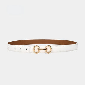 Cinto Júlia em couro legítimo com alto relevo e costura refinada. Elegante e versátil, 2,3 cm de largura, ideal para looks casuais ou formais com charme.