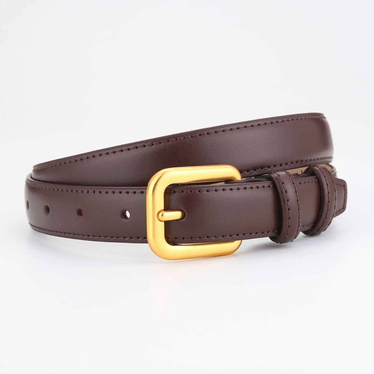 Cinto Letícia em couro legítimo, elegante e versátil. Ideal para jeans, alfaiataria ou vestidos, trazendo sofisticação e estilo a qualquer ocasião.