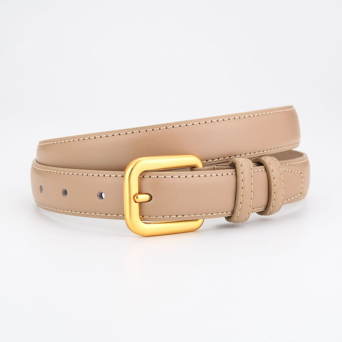 Cinto Letícia em couro legítimo, elegante e versátil. Ideal para jeans, alfaiataria ou vestidos, trazendo sofisticação e estilo a qualquer ocasião.