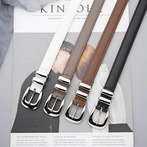 Cinto Mirela em couro legítimo, com fivela prateada em zamac. Sofisticado e versátil, ideal para compor looks casuais ou formais com elegância.