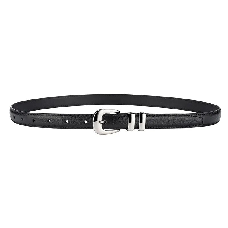 Cinto Mirela em couro legítimo, com fivela prateada em zamac. Sofisticado e versátil, ideal para compor looks casuais ou formais com elegância.