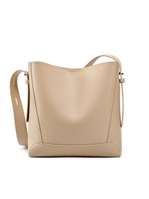 Bolsa Antonela estilo bucket em couro legítimo, elegante e atemporal. Funcional, com ferragens prata e design sofisticado para o dia a dia ou eventos.