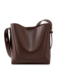 Bolsa Antonela estilo bucket em couro legítimo, elegante e atemporal. Funcional, com ferragens prata e design sofisticado para o dia a dia ou eventos.