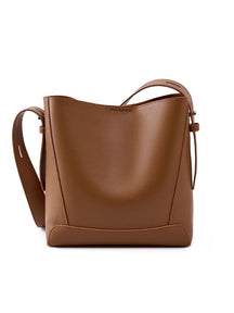 Bolsa Antonela estilo bucket em couro legítimo, elegante e atemporal. Funcional, com ferragens prata e design sofisticado para o dia a dia ou eventos.