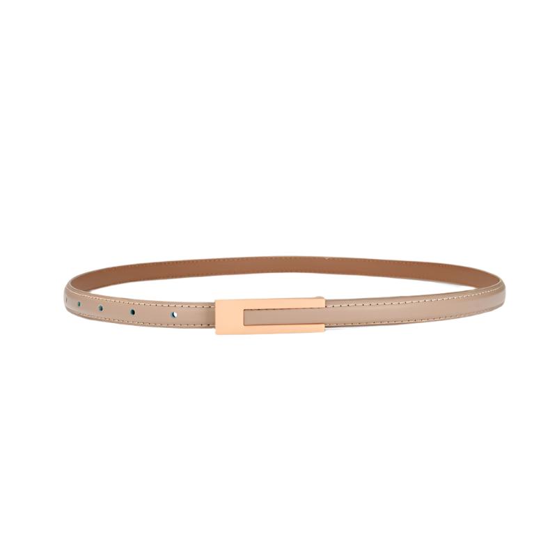 Cinto Raquel em couro legítimo, 1,5 cm de largura e 105 cm de comprimento. Minimalista e sofisticado, com fecho moderno e toque de elegância discreta.