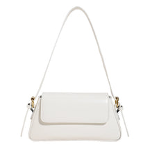 Bolsa Mila baguete em material sintético premium, elegante e moderna. Design estruturado, textura delicada e alça de ombro para looks versáteis.