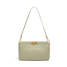 Bolsa Priscila estilo baguette com acabamento trançado. Compacta, elegante e moderna, ideal para o verão e perfeita para eventos ou passeios casuais.