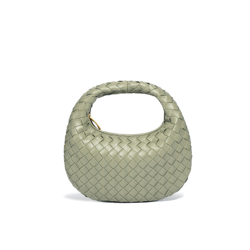 Bolsa Samile estilo baguete com trama trançada à mão. Elegante, moderna e exclusiva, é perfeita para mulheres que valorizam estilo e acabamento impecável.
