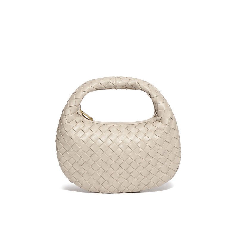 Bolsa Samile estilo baguete com trama trançada à mão. Elegante, moderna e exclusiva, é perfeita para mulheres que valorizam estilo e acabamento impecável.