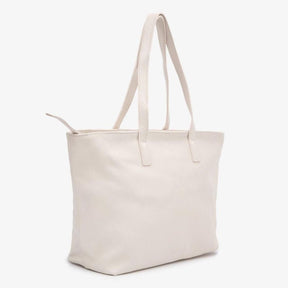 A Bolsa em Couro Duda é a perfeita combinação de sofisticação e praticidade, projetada para mulheres modernas que buscam funcionalidade sem abrir mão do estilo.