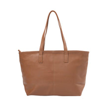 A Bolsa em Couro Duda é a perfeita combinação de sofisticação e praticidade, projetada para mulheres modernas que buscam funcionalidade sem abrir mão do estilo.
