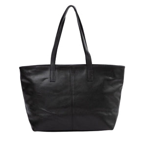 A Bolsa em Couro Duda é a perfeita combinação de sofisticação e praticidade, projetada para mulheres modernas que buscam funcionalidade sem abrir mão do estilo.