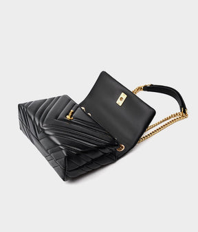 Bolsa Zoe em couro legítimo, média e elegante, com design matelassê. Versátil, espaçosa e segura, ideal para o dia a dia, viagens ou eventos especiais.