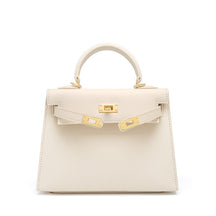 Bolsa Helena em couro legítimo, pequena, elegante e durável. Design clássico inspirado em Grace Kelly, perfeita para quem busca sofisticação atemporal.